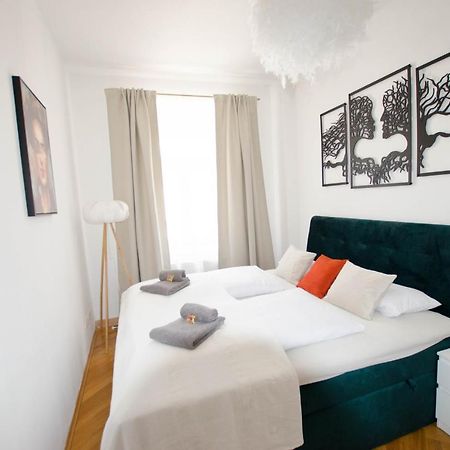 Casarina - Stilvoller Altbau In Zentraler Lage Appartement Dresden Buitenkant foto