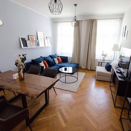 Casarina - Stilvoller Altbau In Zentraler Lage Appartement Dresden Buitenkant foto