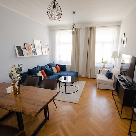 Casarina - Stilvoller Altbau In Zentraler Lage Appartement Dresden Buitenkant foto