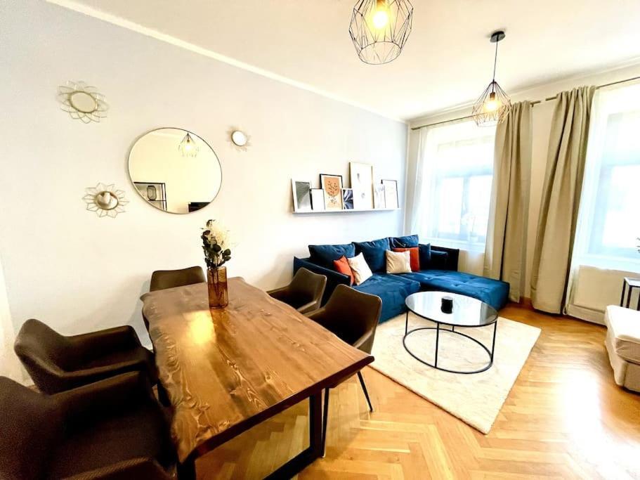 Casarina - Stilvoller Altbau In Zentraler Lage Appartement Dresden Buitenkant foto