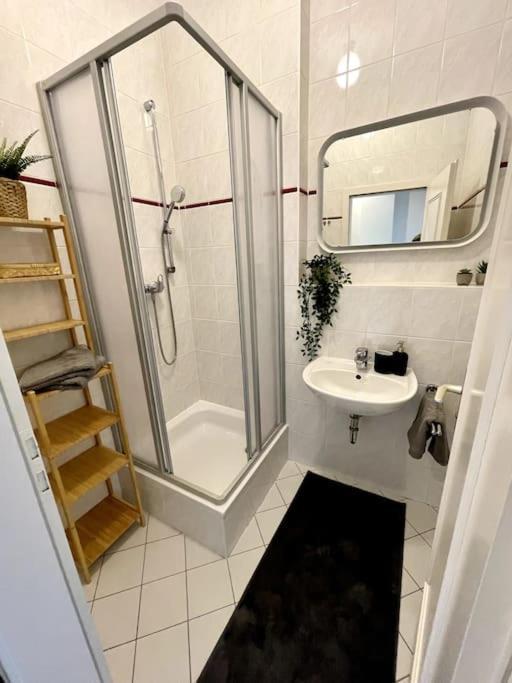 Casarina - Stilvoller Altbau In Zentraler Lage Appartement Dresden Buitenkant foto