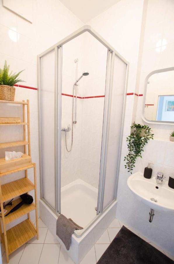 Casarina - Stilvoller Altbau In Zentraler Lage Appartement Dresden Buitenkant foto