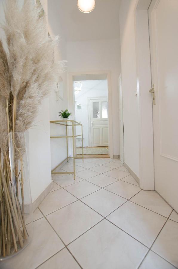 Casarina - Stilvoller Altbau In Zentraler Lage Appartement Dresden Buitenkant foto