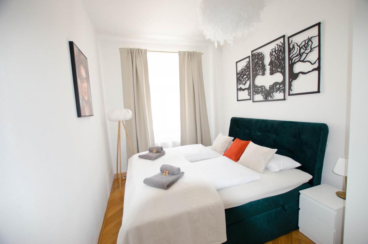 Casarina - Stilvoller Altbau In Zentraler Lage Appartement Dresden Buitenkant foto