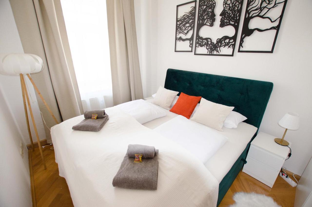 Casarina - Stilvoller Altbau In Zentraler Lage Appartement Dresden Buitenkant foto