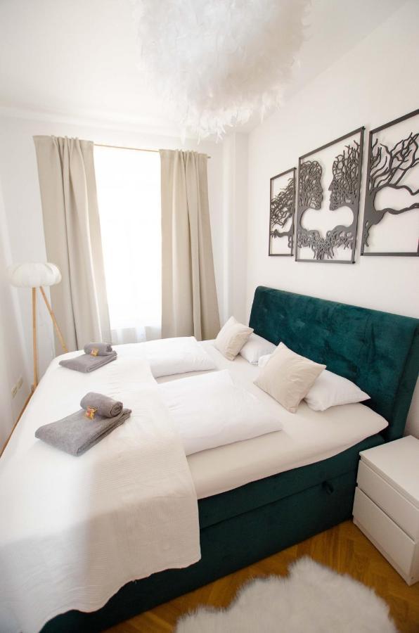 Casarina - Stilvoller Altbau In Zentraler Lage Appartement Dresden Buitenkant foto