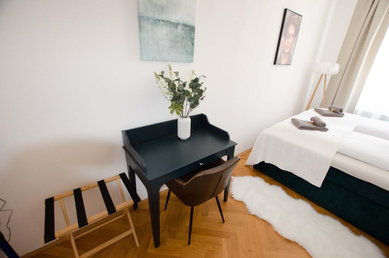 Casarina - Stilvoller Altbau In Zentraler Lage Appartement Dresden Buitenkant foto