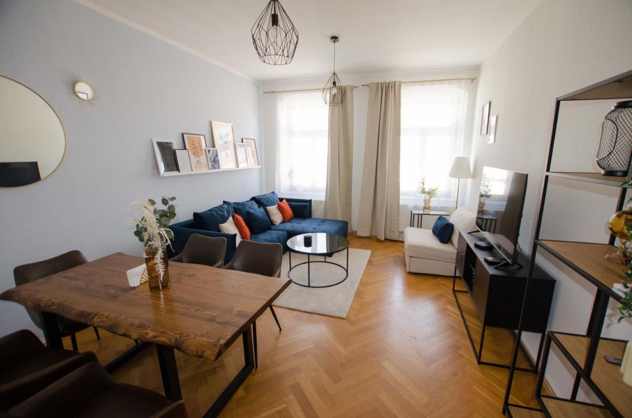 Casarina - Stilvoller Altbau In Zentraler Lage Appartement Dresden Buitenkant foto