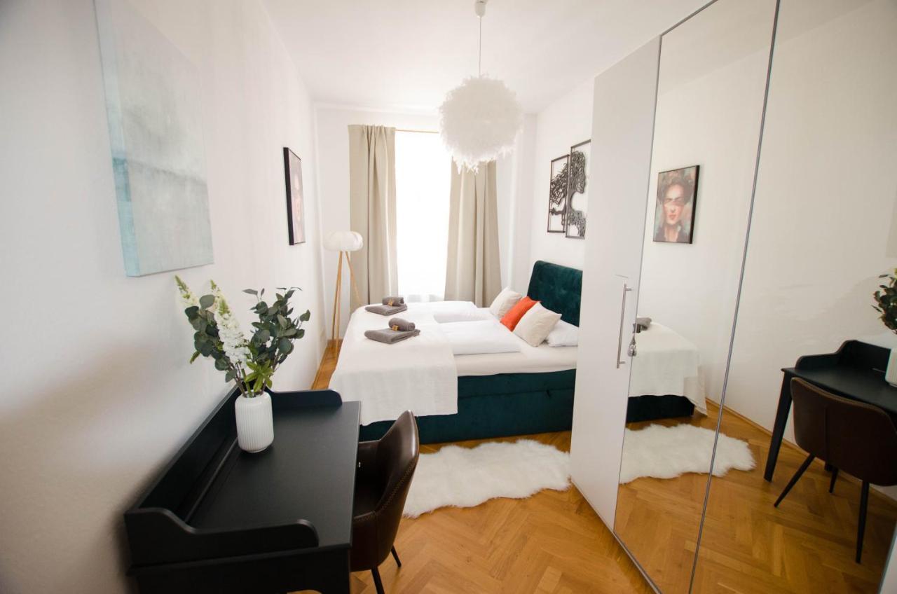 Casarina - Stilvoller Altbau In Zentraler Lage Appartement Dresden Buitenkant foto
