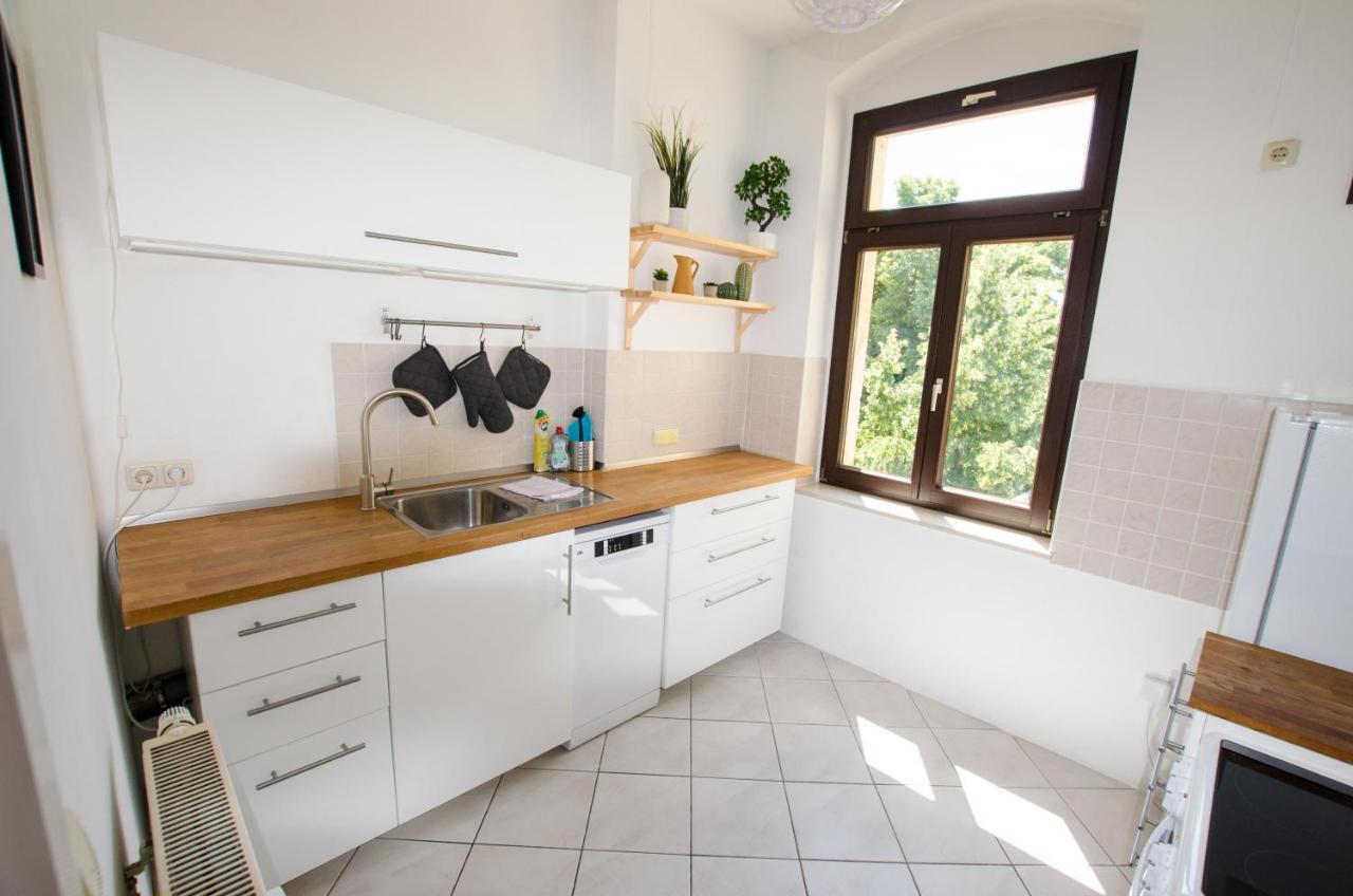 Casarina - Stilvoller Altbau In Zentraler Lage Appartement Dresden Buitenkant foto